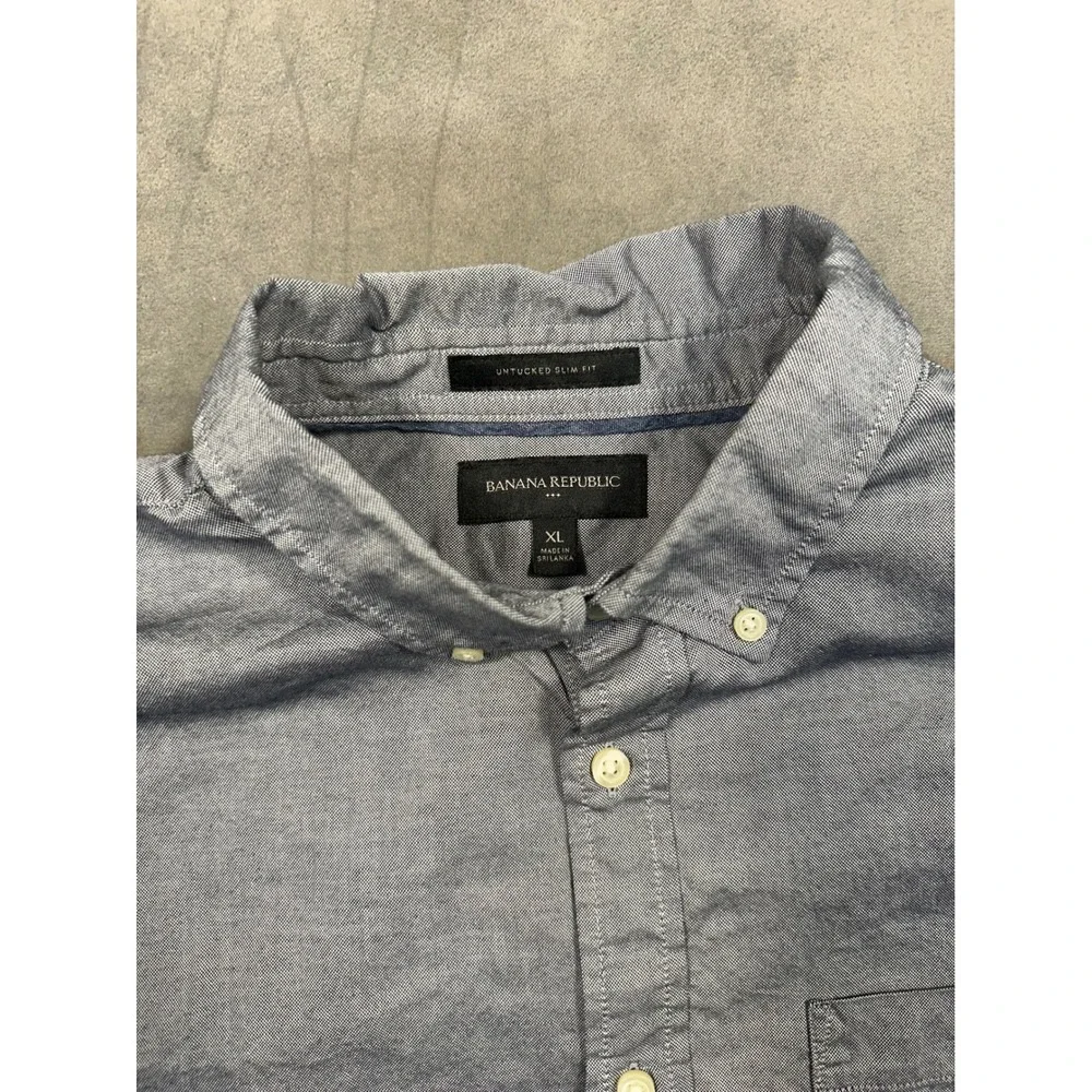 Banana Republic Untucked Slim Fit Chambray Button Down Shirt Mens XL‎ Blue